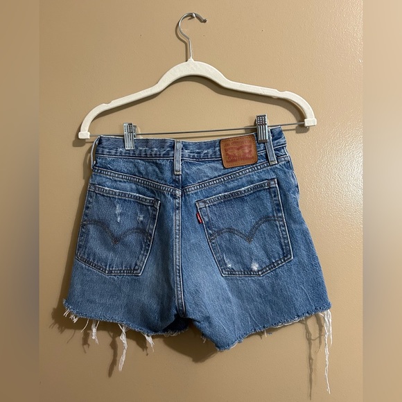 Levi’s High Rise Shorts - Picture 4 of 4
